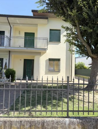 casa indipendente in vendita a Lugo