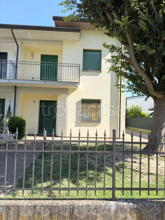 casa indipendente in vendita a Lugo