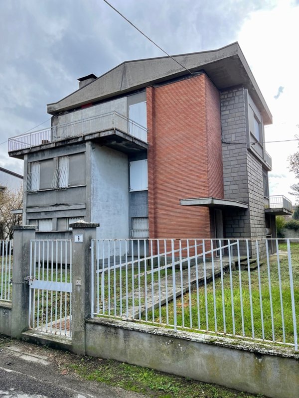 casa indipendente in vendita a Lugo