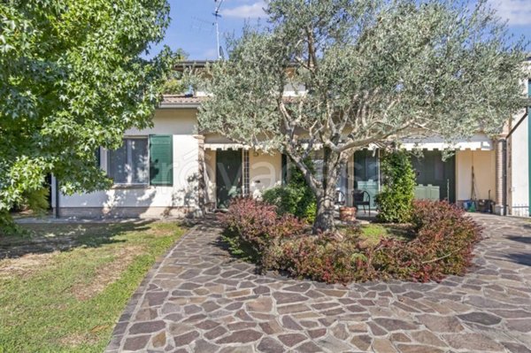 casa indipendente in vendita a Lugo in zona Voltana