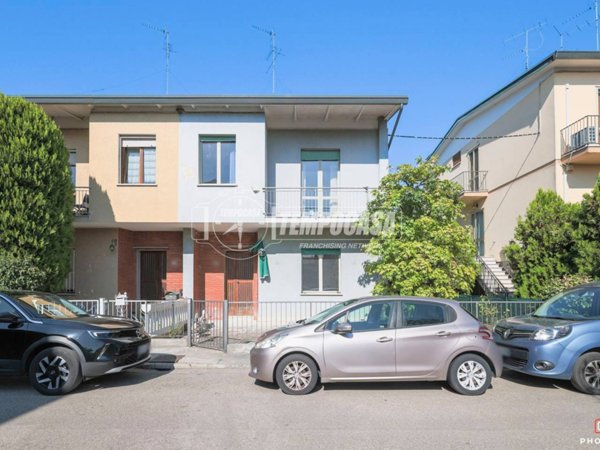 casa indipendente in vendita a Lugo