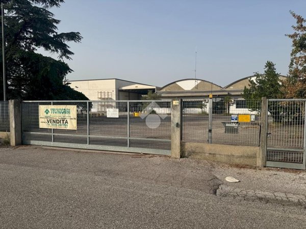 capannone in vendita a Lugo