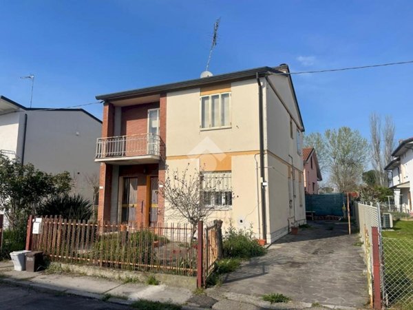 casa indipendente in vendita a Lugo