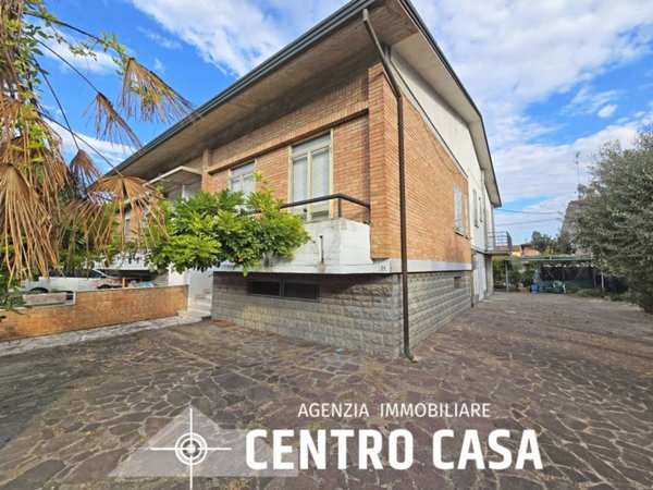 casa indipendente in vendita a Lugo