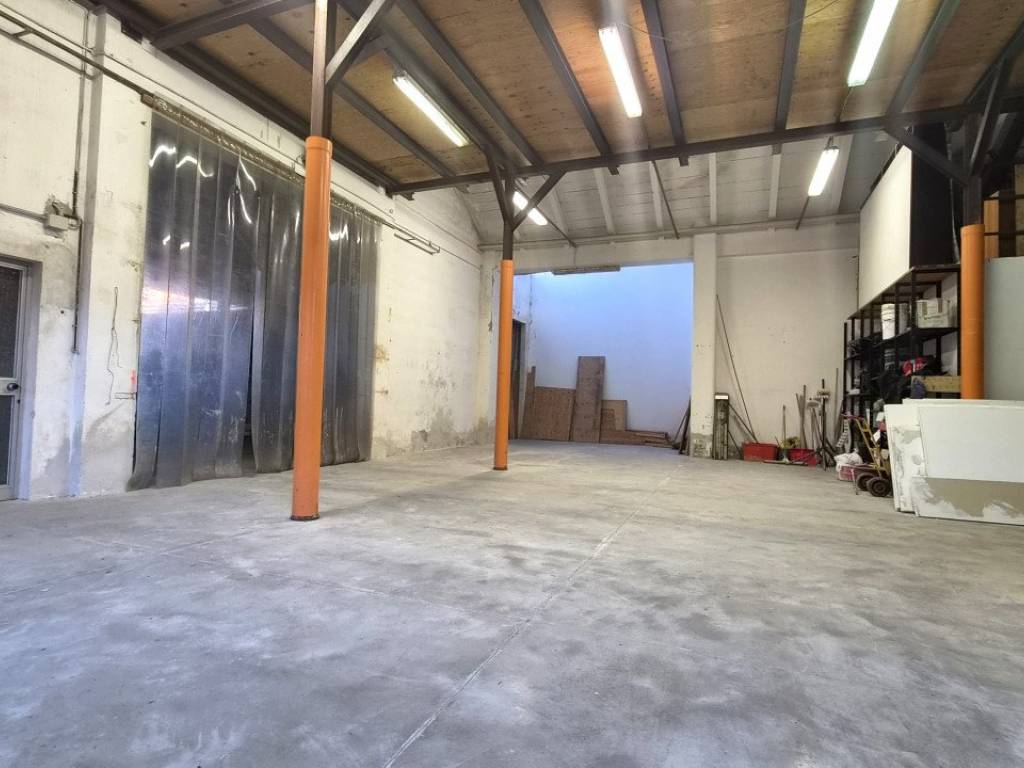 locale commerciale in vendita a Lugo
