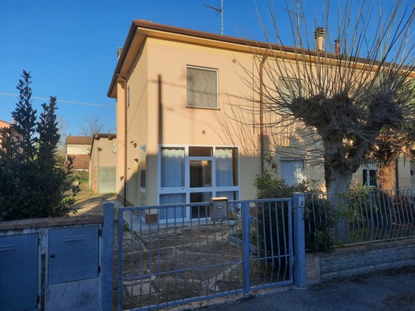 casa indipendente in vendita a Massa Lombarda