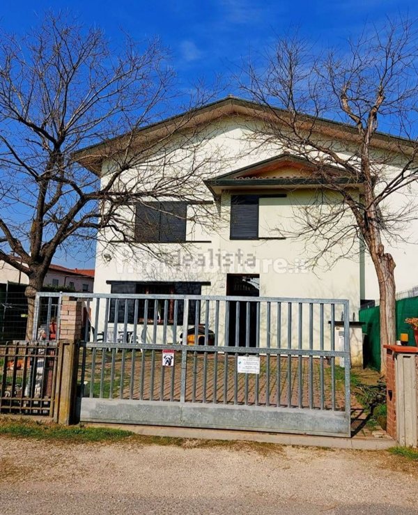 casa indipendente in vendita a Massa Lombarda