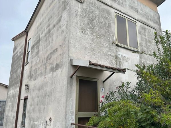 casa indipendente in vendita a Massa Lombarda