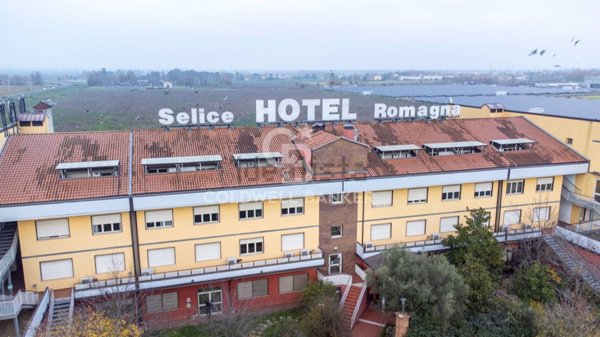 locale commerciale in vendita a Massa Lombarda