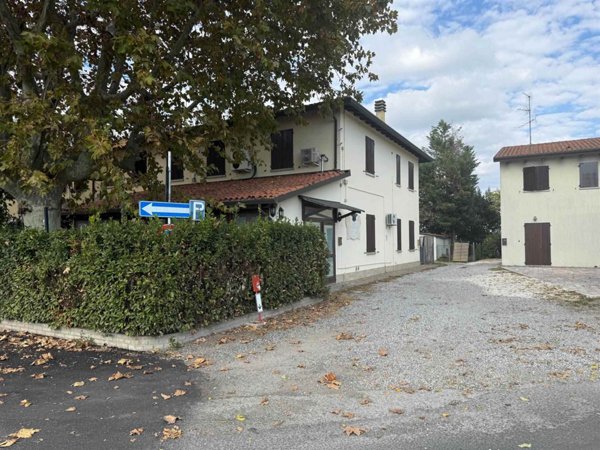 negozio in vendita a Massa Lombarda in zona Villa Serraglio