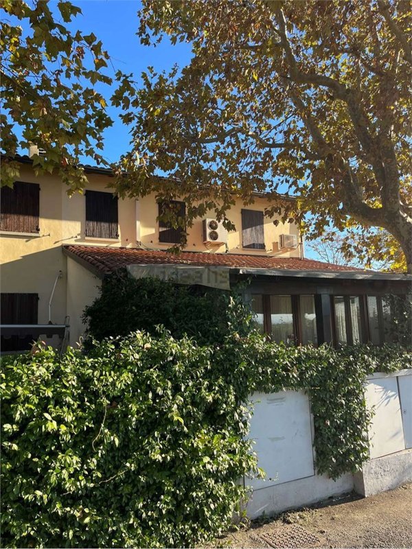 casa semindipendente in vendita a Massa Lombarda