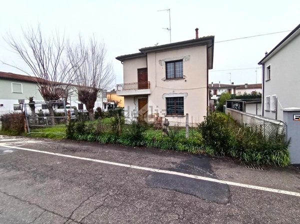 casa indipendente in vendita a Massa Lombarda