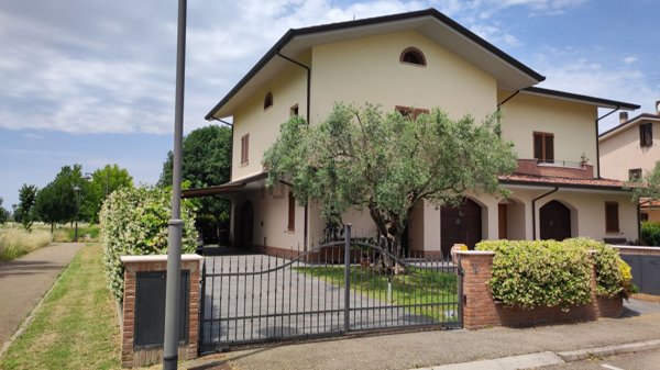casa indipendente in vendita a Massa Lombarda