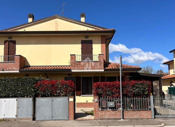 casa indipendente in vendita a Massa Lombarda