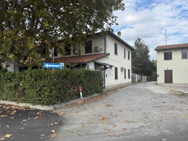 negozio in vendita a Massa Lombarda in zona Villa Serraglio