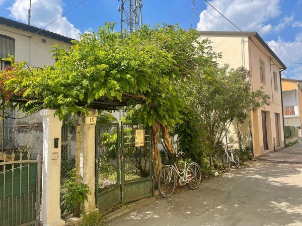 pentavano in vendita a Massa Lombarda