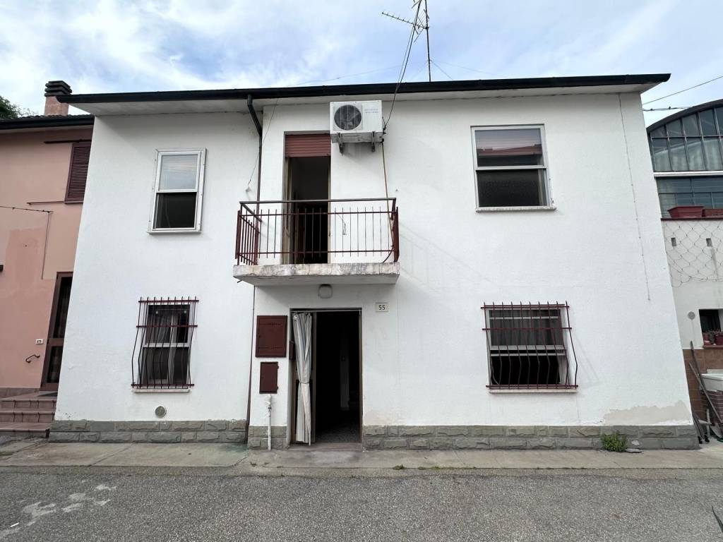 casa indipendente in vendita a Massa Lombarda