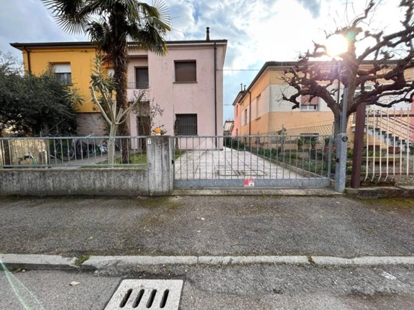 casa indipendente in vendita a Massa Lombarda