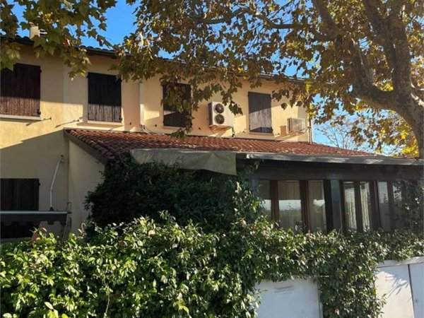 casa indipendente in vendita a Massa Lombarda in zona Villa Serraglio