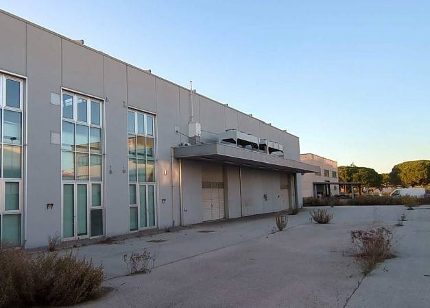 locale commerciale in vendita a Ravenna in zona Punta Marina Terme