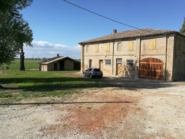 casa indipendente in vendita a Ravenna in zona Longana