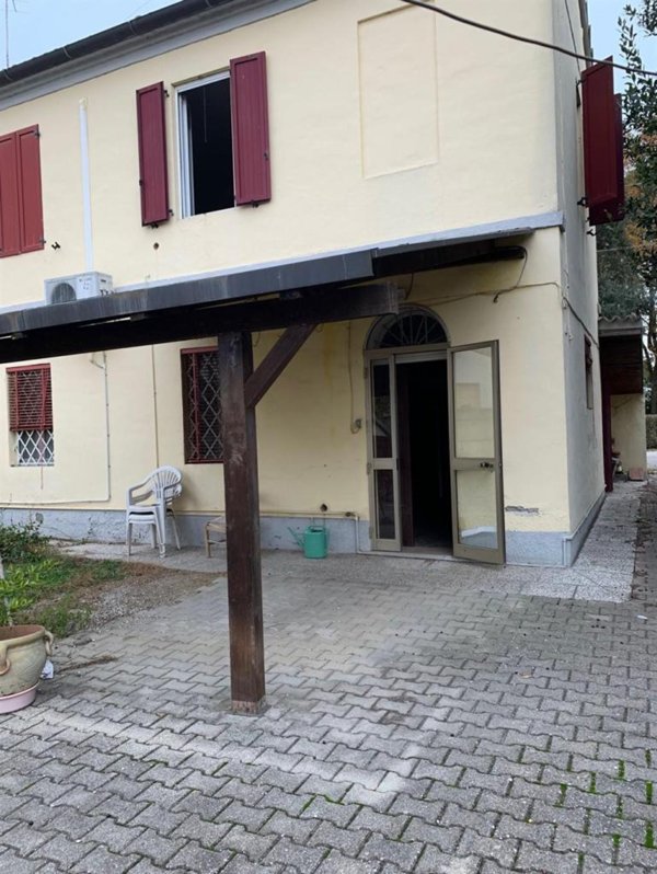 casa indipendente in vendita a Ravenna in zona Ammonite