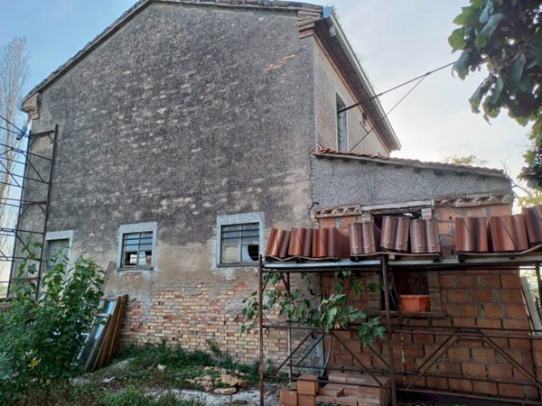 casa indipendente in vendita a Ravenna in zona Camerlona