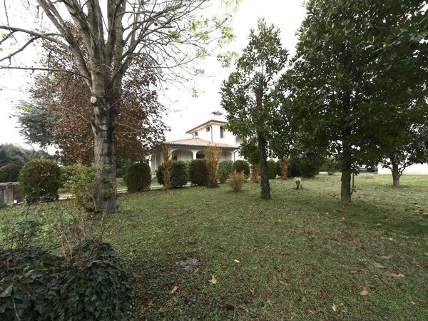 casa indipendente in vendita a Ravenna in zona Mezzano