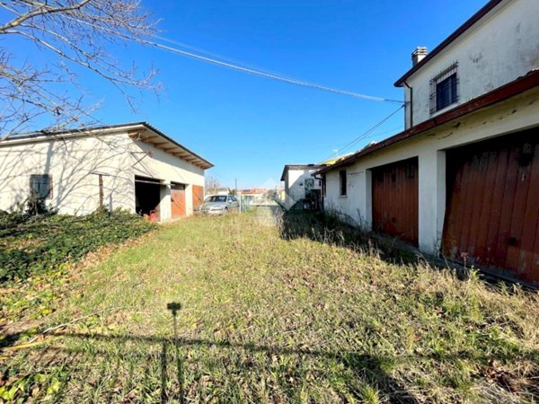 casa indipendente in vendita a Ravenna in zona Savarna / Conventello