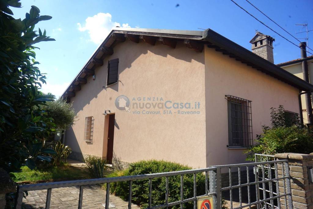 casa indipendente in vendita a Ravenna in zona Madonna dell'Albero