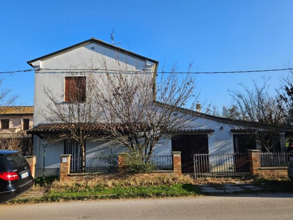 casa indipendente in vendita a Ravenna in zona Mezzano