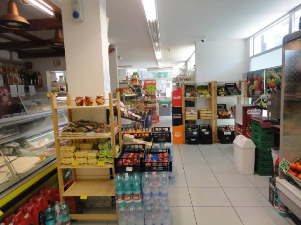 negozio in vendita a Ravenna in zona Punta Marina Terme