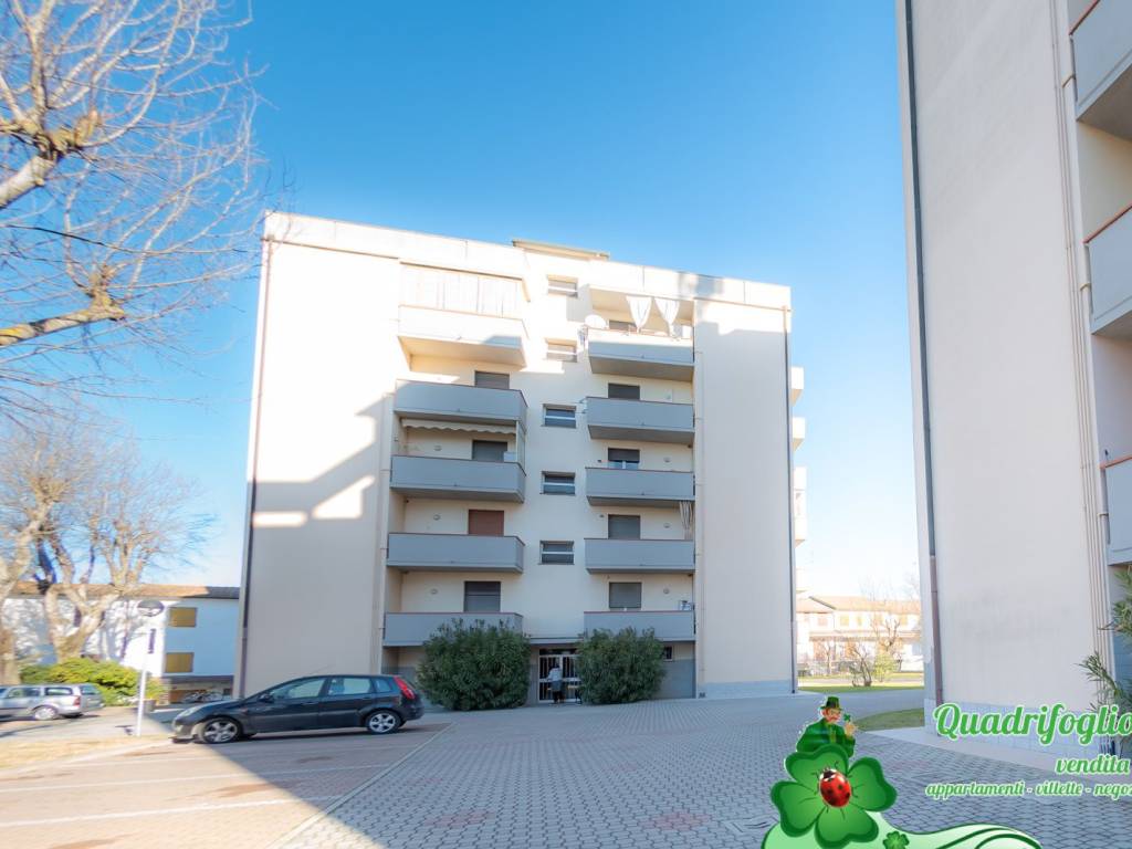 appartamento in vendita a Ravenna in zona Lido Adriano