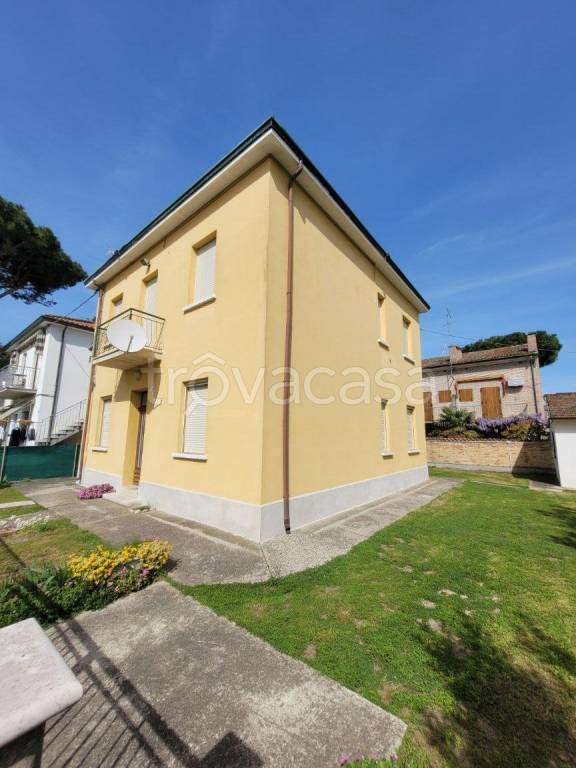 casa indipendente in vendita a Ravenna in zona Lido di Dante