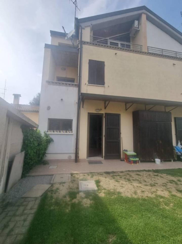 casa indipendente in vendita a Ravenna in zona Castiglione di Ravenna