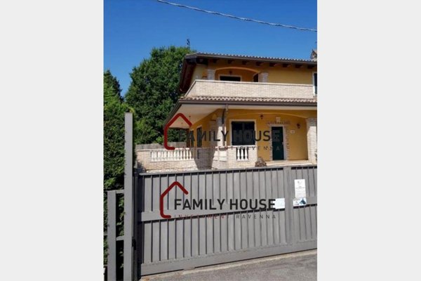 casa indipendente in vendita a Ravenna
