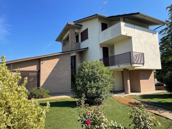 casa indipendente in vendita a Ravenna in zona San Pietro in Vincoli
