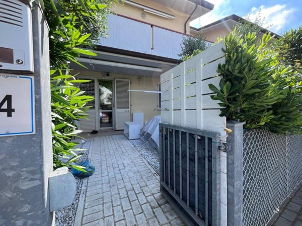 casa indipendente in vendita a Ravenna in zona Lido Adriano