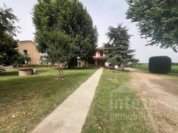 casa indipendente in vendita a Ravenna in zona Classe