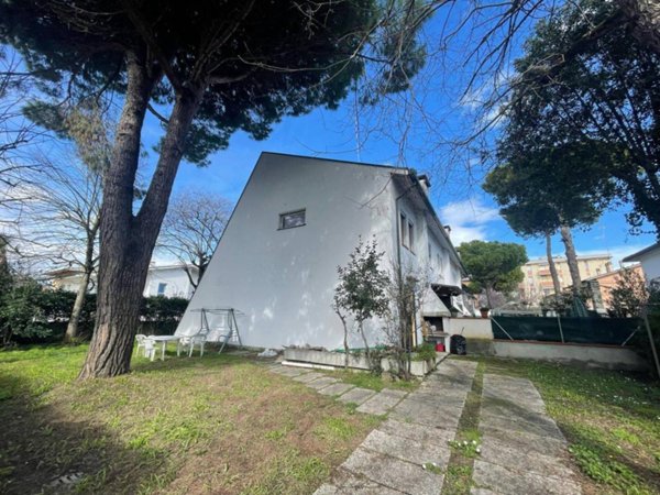 casa indipendente in vendita a Ravenna in zona Lido Adriano