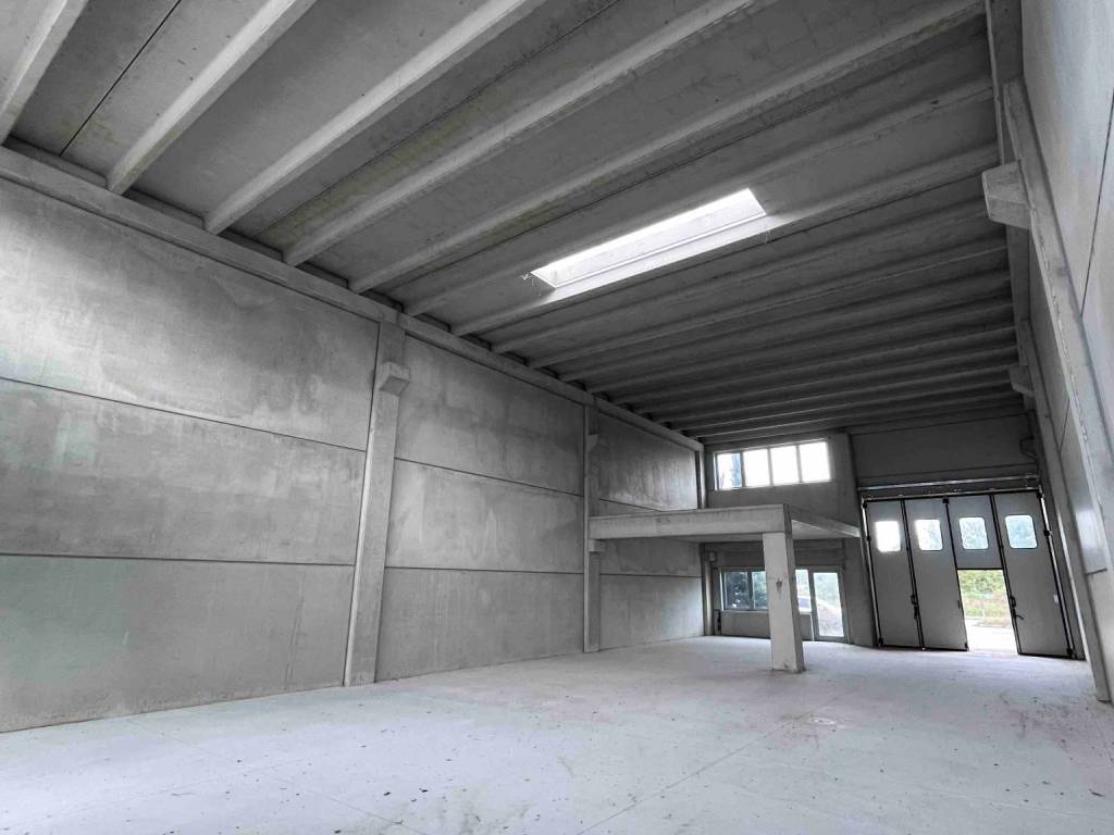 locale commerciale in vendita a Ravenna in zona Fornace Zarattini