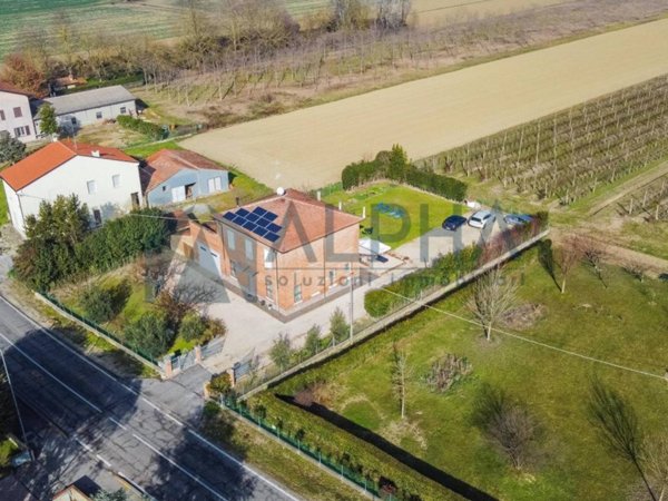 casa indipendente in vendita a Ravenna in zona Ragone