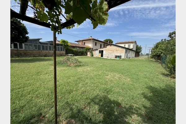 casa indipendente in vendita a Ravenna