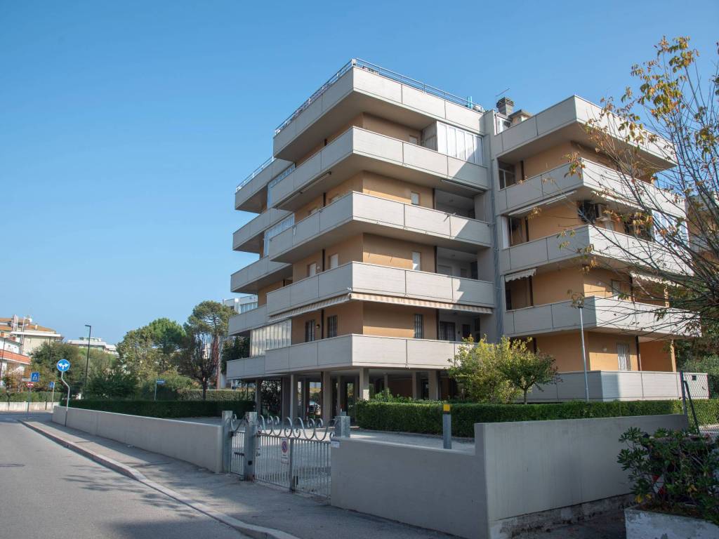 appartamento in vendita a Ravenna in zona Lido Adriano
