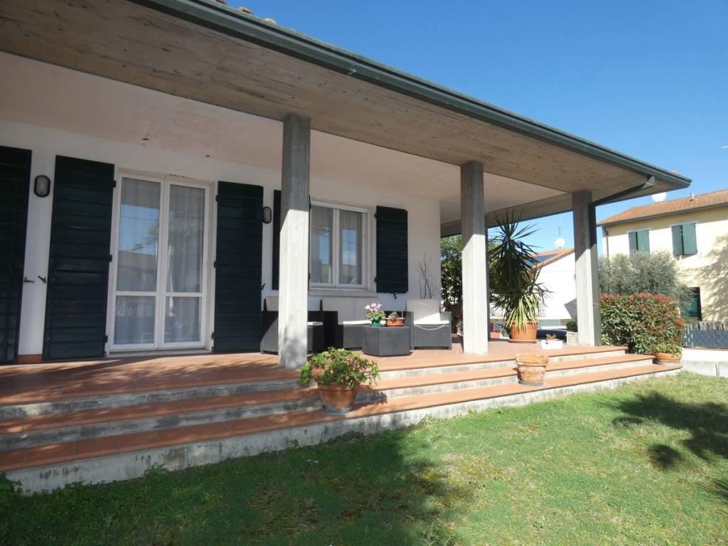 casa indipendente in vendita a Ravenna in zona Fornace Zarattini