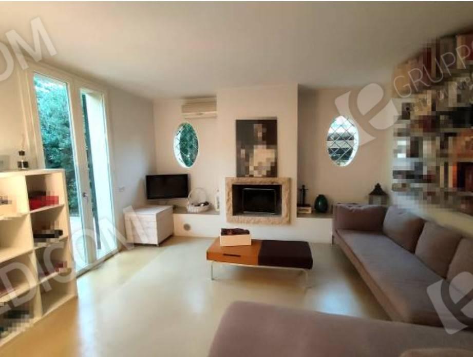 casa indipendente in vendita a Ravenna in zona Lido di Savio