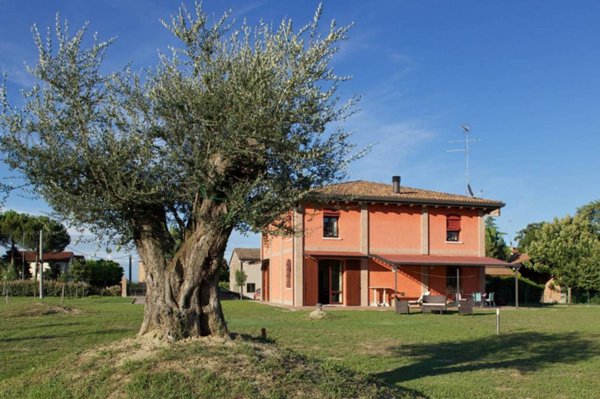 casa indipendente in vendita a Ravenna in zona Ragone