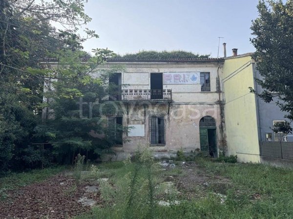 casa indipendente in vendita a Ravenna in zona Longana