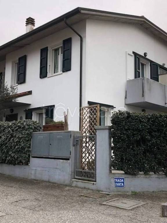 casa indipendente in vendita a Ravenna in zona Lido di Classe
