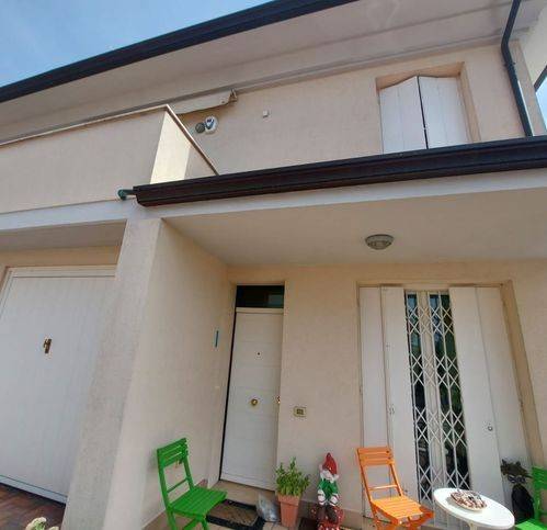 casa indipendente in vendita a Ravenna in zona Piangipane